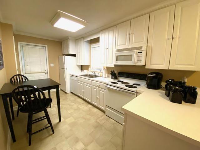 Trendy 2Bed 2 Bath Villa In The Village With King Bed Роли Экстерьер фото